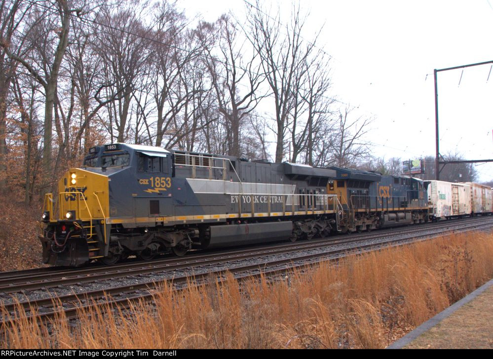 CSX 1853 leads I032